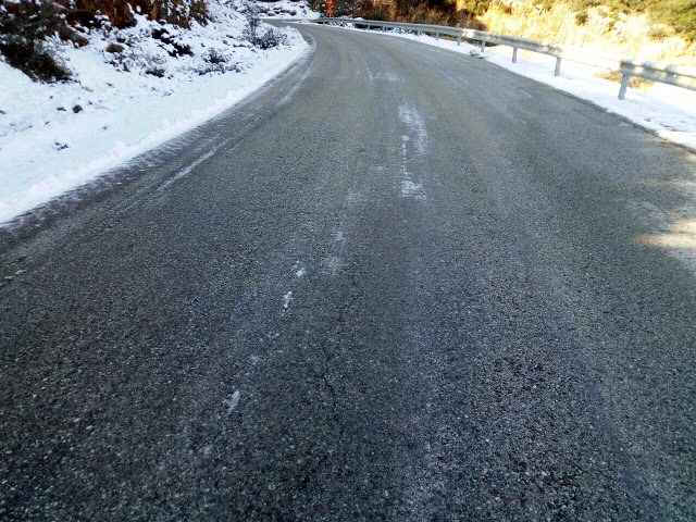 Παγωμένοι δρόμοι-παγίδες, δεν έχει πέσει αλάτι, στον ΑΕΤΟ Ξηρομέρου | ΦΩΤΟ - Φωτογραφία 7