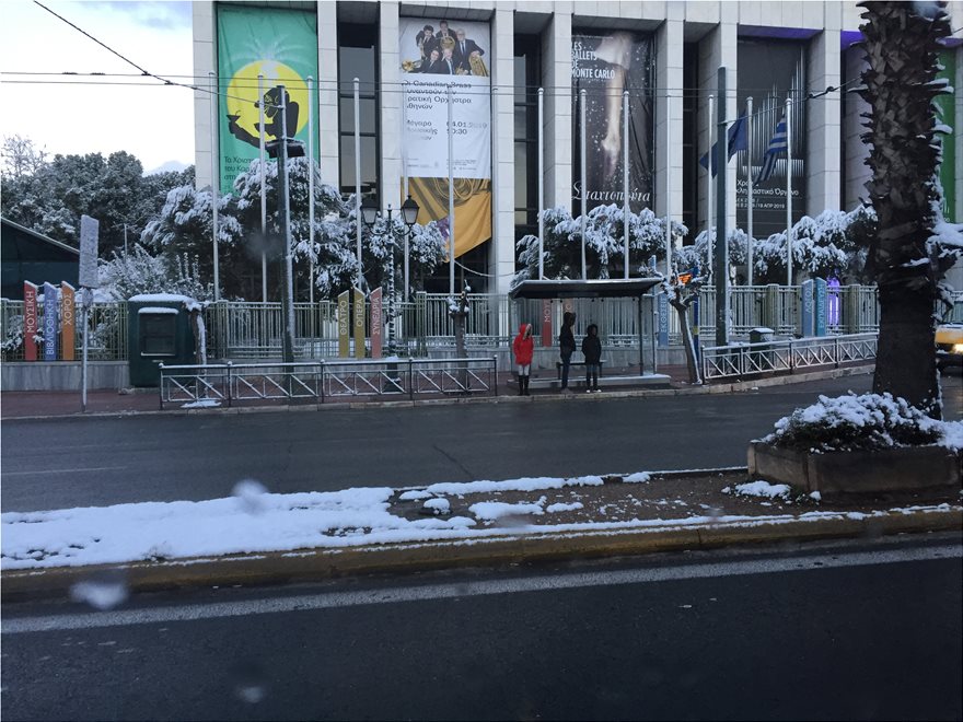 Στα λευκά η Αττική από τον Τηλέμαχο: Κλειστοί δρόμοι - Χιόνι και στο κέντρο - Φωτογραφία 10