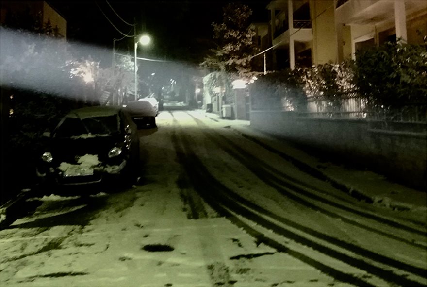 Στα λευκά η Αττική από τον Τηλέμαχο: Κλειστοί δρόμοι - Χιόνι και στο κέντρο - Φωτογραφία 21