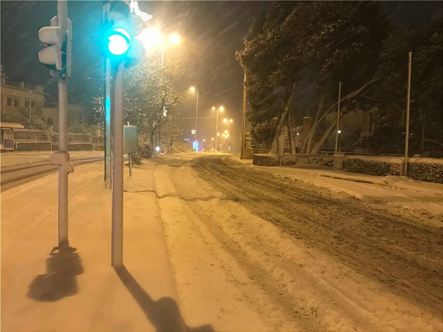 Στα λευκά η Αττική από τον Τηλέμαχο: Κλειστοί δρόμοι - Χιόνι και στο κέντρο - Φωτογραφία 23