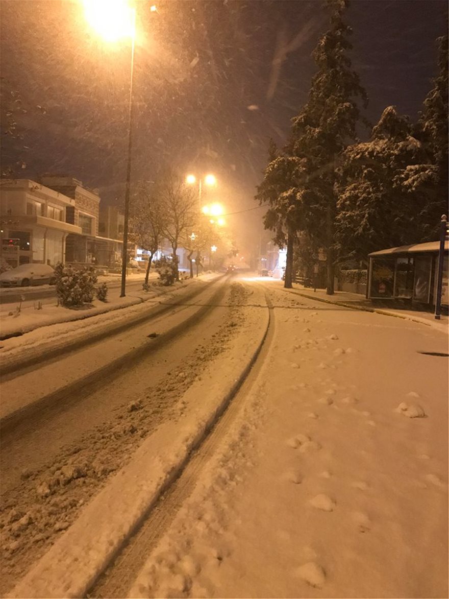 Στα λευκά η Αττική από τον Τηλέμαχο: Κλειστοί δρόμοι - Χιόνι και στο κέντρο - Φωτογραφία 27