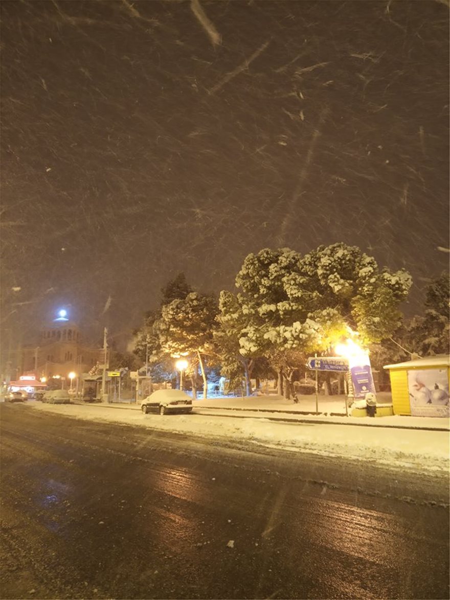 Στα λευκά η Αττική από τον Τηλέμαχο: Κλειστοί δρόμοι - Χιόνι και στο κέντρο - Φωτογραφία 8
