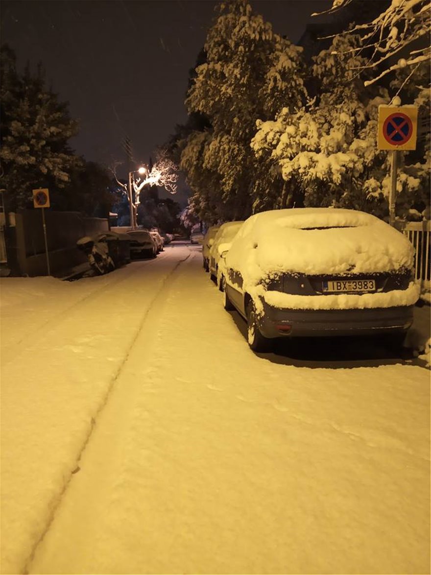 Στα λευκά η Αττική από τον Τηλέμαχο: Κλειστοί δρόμοι - Χιόνι και στο κέντρο - Φωτογραφία 9