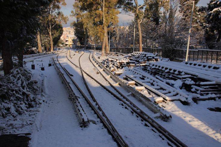 Εικόνες από τη χιονισμένη Αθήνα - Φωτογραφία 18