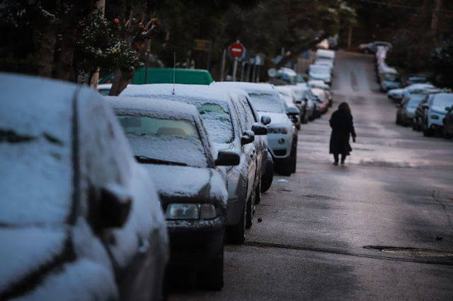 Εικόνες από τη χιονισμένη Αθήνα - Φωτογραφία 2
