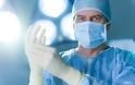 «Άβατο» τα χειρουργεία για τις γυναίκες χειρουργούς: Σεξισμός και διακρίσεις «κάτω από το χαλάκι» στην ιατρική κοινότητα