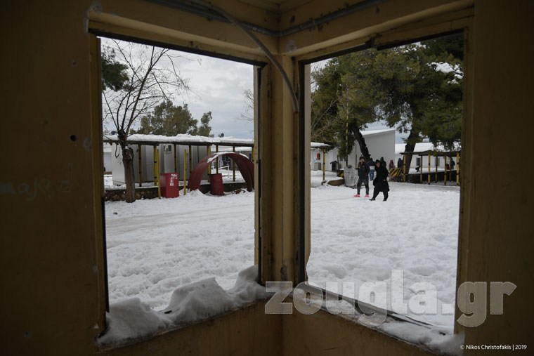 Στον καταυλισμό της Μαλακάσας έπειτα από το πέρασμα του χιονιά - Φωτογραφία 16