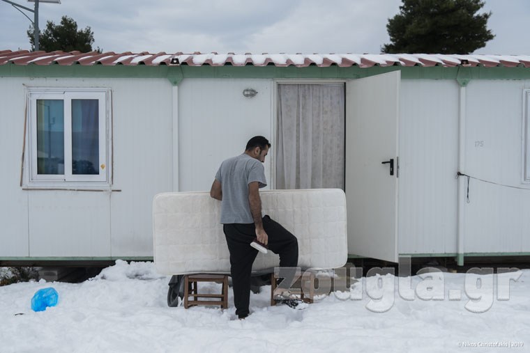 Στον καταυλισμό της Μαλακάσας έπειτα από το πέρασμα του χιονιά - Φωτογραφία 9