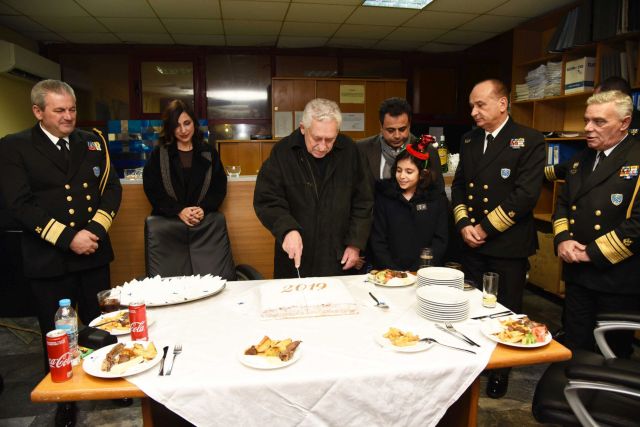 Πρωτοχρονιά στο Λιμάνι του Πειραιά και υποδοχή του πλοίου ''ΜΠΛΟΥ ΣΤΑΡ ΔΗΛΟΣ'' από την πολιτική και φυσική ηγεσία του Υπουργείου Ναυτιλίας - Φωτογραφία 1
