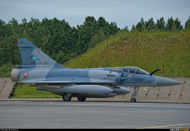 Νεκροί οι δύο πιλότοι του Mirage 2000 που συνετρίβη στη Γαλλία - Φωτογραφία 1