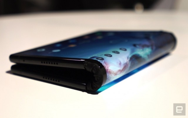 Royole FlexPai: Το πρώτο foldable smartphone της αγοράς στη CES 2019 - Φωτογραφία 4
