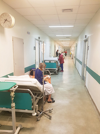 18 διασωληνωμένοι ασθενείς σε κοινούς θαλάμους τεσσάρων νοσοκομείων της Αττικής - Φωτογραφία 3