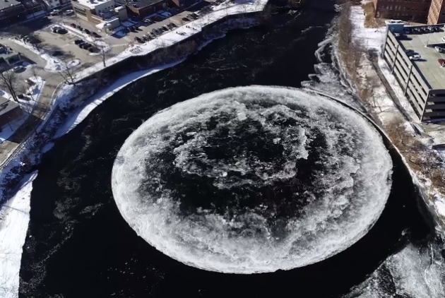 Ο παγωμένος δίσκος και το ποτάμι που εξάπτει τη φαντασία [βίντεο] - Φωτογραφία 1