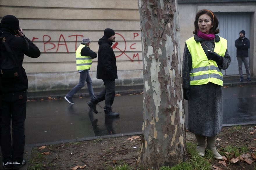 «Κίτρινα γιλέκα» στη Γαλλία: Άγριες συγκρούσεις και επεισόδια στο Παρίσι - Φωτογραφία 3