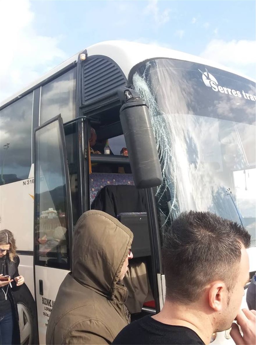 Aτύχημα  λεωφορείο από Σέρρες που πήγαινε στο συλλαλητήριο - Φωτογραφία 3