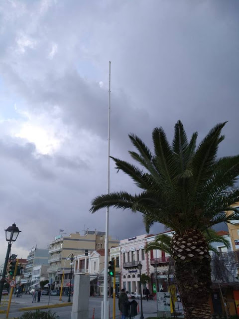 Υποστολή σημαίας χωρίς άγημα και πριν την δύση του ηλίου στην Μυτιλήνη-Εκνευρισμός στους πολίτες (PICS) - Φωτογραφία 2