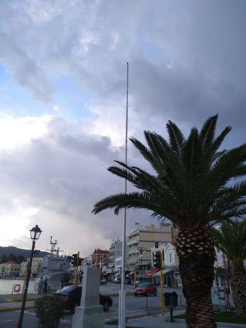 Υποστολή σημαίας χωρίς άγημα και πριν την δύση του ηλίου στην Μυτιλήνη-Εκνευρισμός στους πολίτες (PICS) - Φωτογραφία 3