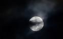 Πανσέληνος, υπερπανσέληνος και ολική έκλειψη σελήνης: Το κυριακάτικο φεγγάρι μάγεψε - Φωτογραφία 3