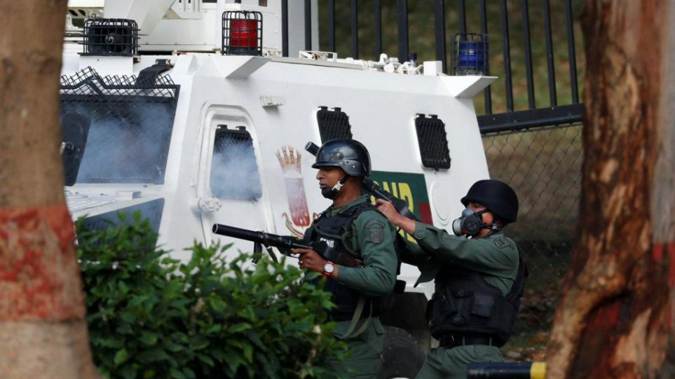 Βενεζουέλα: Συνελήφθησαν οι στρατιωτικοί οι οποίοι είχαν στασιάσει - Φωτογραφία 1