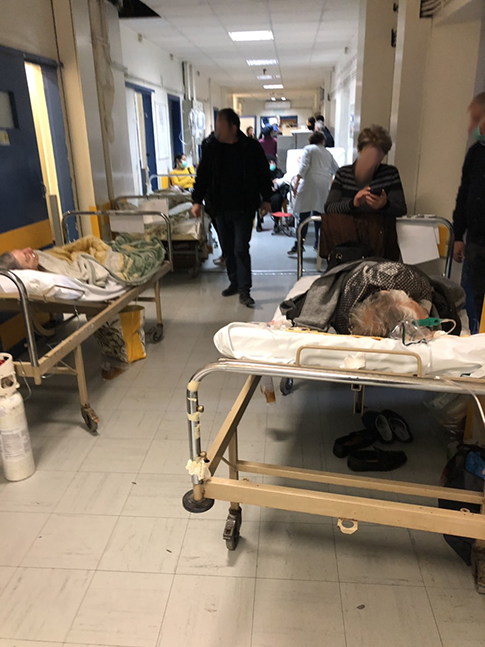 “Επιδημία” ράντζων στα νοσοκομεία της Αττικής - Σε οριακό σημείο το Κρατικό της Νίκαιας - Φωτογραφία 2