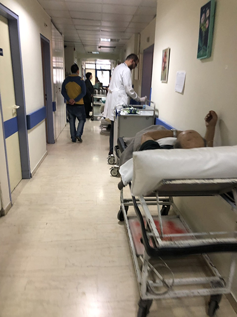 “Επιδημία” ράντζων στα νοσοκομεία της Αττικής - Σε οριακό σημείο το Κρατικό της Νίκαιας - Φωτογραφία 3