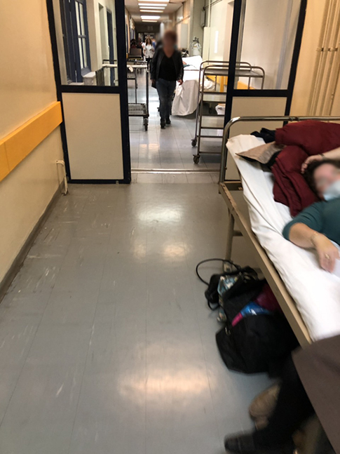 “Επιδημία” ράντζων στα νοσοκομεία της Αττικής - Σε οριακό σημείο το Κρατικό της Νίκαιας - Φωτογραφία 4