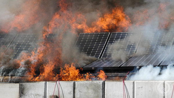 Οι κίνδυνοι στις πυρκαγιές φωτοβολταϊκών - Του Γιάννη Σταμούλη - Φωτογραφία 1