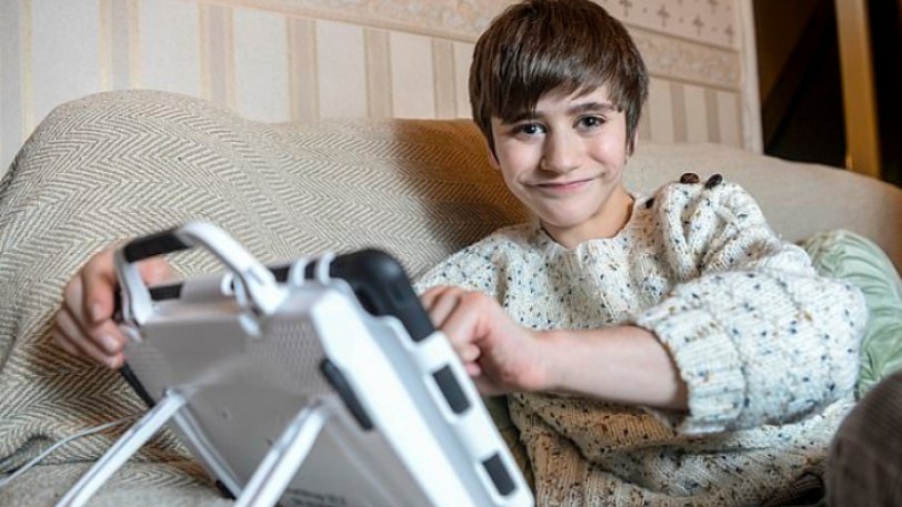 10χρονος ζει με το ένα του νεφρό να βρίσκεται στο πόδι του - Φωτογραφία 1