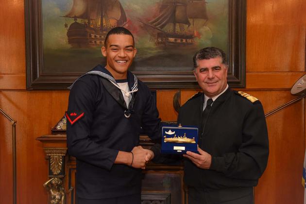 ΓΕΝ: Το Πολεμικό Ναυτικό τίμησε τον Πρωταθλητή Ναύτη Στρατευμένης Θητείας - ΦΩΤΟ - Φωτογραφία 1