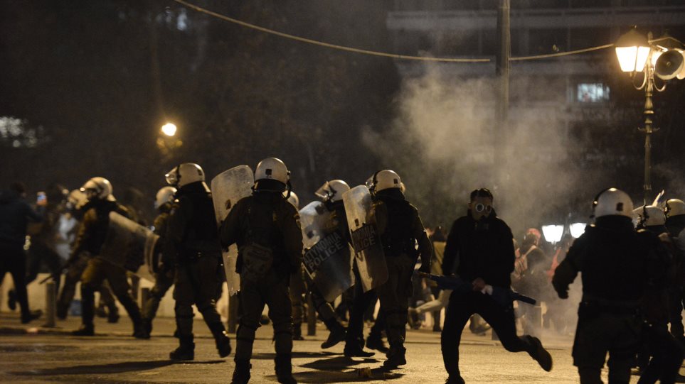 Συλλαλητήριο για Μακεδονία: 10 συλλήψεις - Προσαγωγές και έξω από το σπίτι του Αμερικανού πρέσβη - Φωτογραφία 1