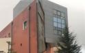 Χαλκιδική: Κατέρρευσε ο εξωτερικός τοίχος στο Δικαστικό Μέγαρο Πολυγύρου