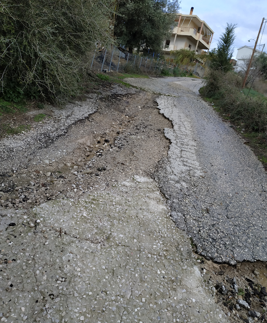 Επικίνδυνος και κατεστραμμένος δρόμος στην ΠΕΡΑΤΙΑ | ΦΩΤΟ - Φωτογραφία 2