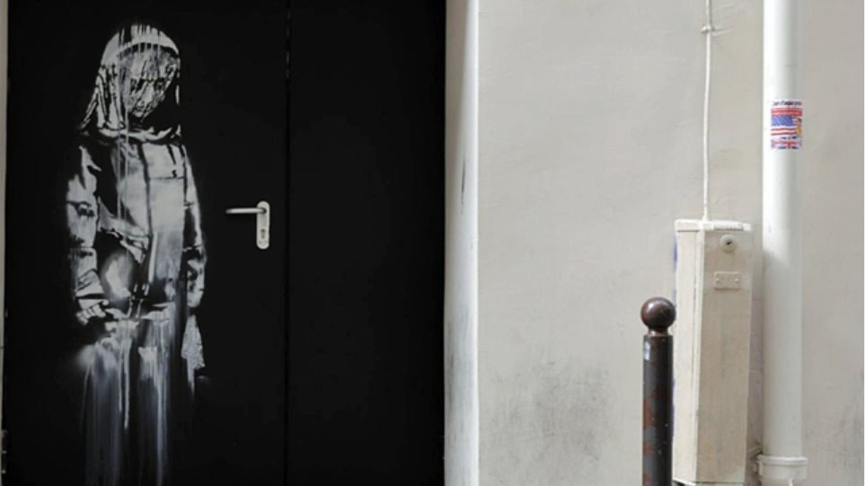 Έκλεψαν το έργο του Banksy που βρίσκεται στην έξοδο κινδύνου του Μπατακλάν - Φωτογραφία 1
