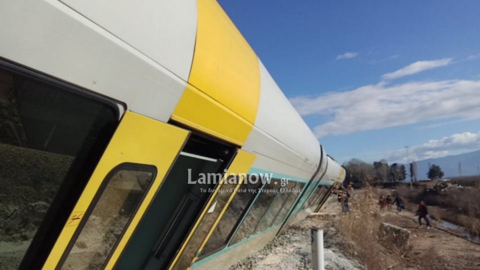 Τρένο εκτροχιάστηκε και «τούμπαρε» στο Λιανοκλάδι - Φωτογραφία 1