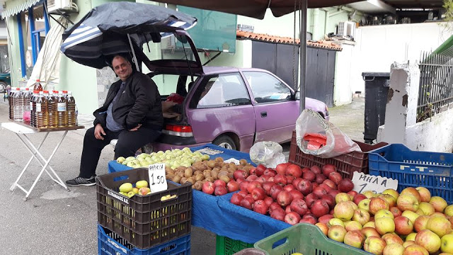 Με βροχή σήμερα η λαϊκή αγορά στη ΒΟΝΙΤΣΑ | ΦΩΤΟ: Στέλλα Λιάπη - Φωτογραφία 2
