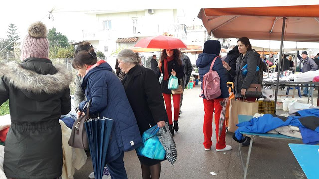 Με βροχή σήμερα η λαϊκή αγορά στη ΒΟΝΙΤΣΑ | ΦΩΤΟ: Στέλλα Λιάπη - Φωτογραφία 4