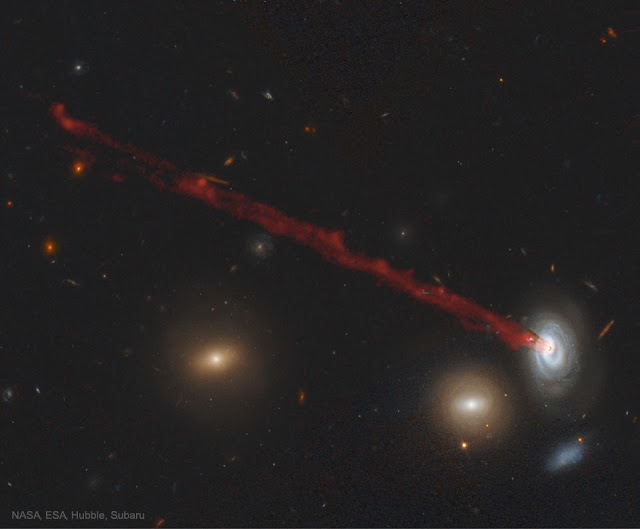 The Long Gas Tail of Spiral Galaxy D100 - Φωτογραφία 1