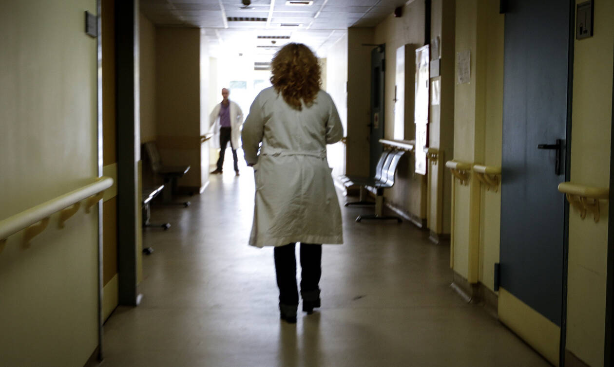 Καστοριά: Στο νοσοκομείο 300 άτομα - Το ΚΕΕΛΠΝΟ ψάχνει την αιτία - Φωτογραφία 1