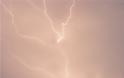 Μοναδικές εικόνες: «Κόκκινη καταιγίδα» έπληξε τη Σάμο - Φωτογραφία 2