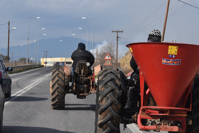 Συνεχίζονται οι κινητοποιήσεις των αγροτών - Δεκατέσσερα μπλόκα σε όλη τη χώρα - Φωτογραφία 1
