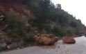 Βράχοι «ξεκόλλησαν» από το βουνό και έπεσαν στο δρόμο της ΧΡΥΣΟΒΙΤΣΑΣ | ΦΩΤΟ