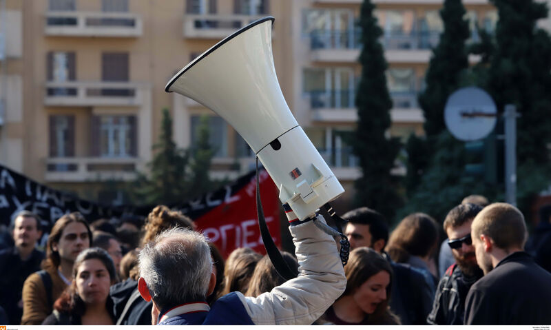 Στην Πάτρα διαμαρτύρεται η ΠΟΕΔΗΝ για τα προβλήματα των νοσοκομείων της δυτικής Ελλάδας - Φωτογραφία 1