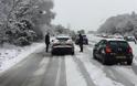 Στο έλεος του χιονιά και η Βρετανία: Πάνω από 100 οχήματα εγκλωβισμένα στην Κορνουάλη - Φωτογραφία 1