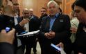 Κωμωδία: Δεν παραιτείται ο Παπαχριστόπουλος μετά τα παρακάλια Βούτση!