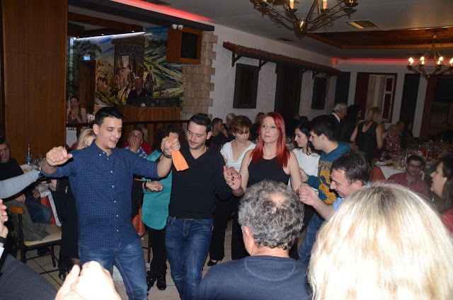 Εξαιρετική επιτυχία, σημείωσε ο χορός του Συλλόγου Πηγαδίων Η ΜΑΝΙΝΑ στη ταβέρνα Η ΣΤΑΝΗ ΤΟΥ ΒΛΑΧΟΥ στην Αθήνα | ΦΩΤΟ-ΒΙΝΤΕΟ - Φωτογραφία 1