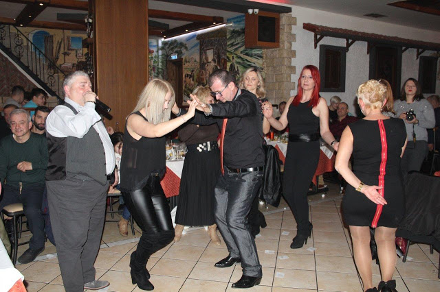 Εξαιρετική επιτυχία, σημείωσε ο χορός του Συλλόγου Πηγαδίων Η ΜΑΝΙΝΑ στη ταβέρνα Η ΣΤΑΝΗ ΤΟΥ ΒΛΑΧΟΥ στην Αθήνα | ΦΩΤΟ-ΒΙΝΤΕΟ - Φωτογραφία 2