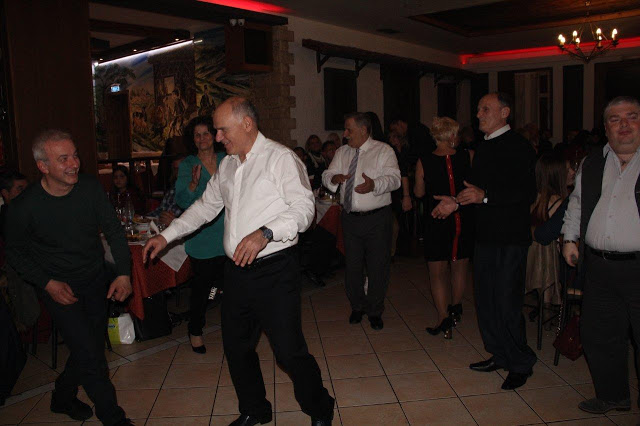 Εξαιρετική επιτυχία, σημείωσε ο χορός του Συλλόγου Πηγαδίων Η ΜΑΝΙΝΑ στη ταβέρνα Η ΣΤΑΝΗ ΤΟΥ ΒΛΑΧΟΥ στην Αθήνα | ΦΩΤΟ-ΒΙΝΤΕΟ - Φωτογραφία 32