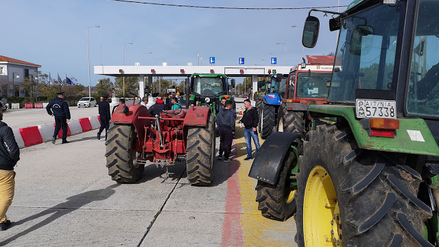 Κινητοποίηση αγροτών και κτηνοτρόφων στα διόδια του Ακτίου (VIDEO - ΦΩΤΟ) - Φωτογραφία 5