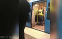 Σουηδία: Αστυνομικοί έβγαλαν με τη βία έγκυο γυναίκα από το μετρό - Φωτογραφία 3