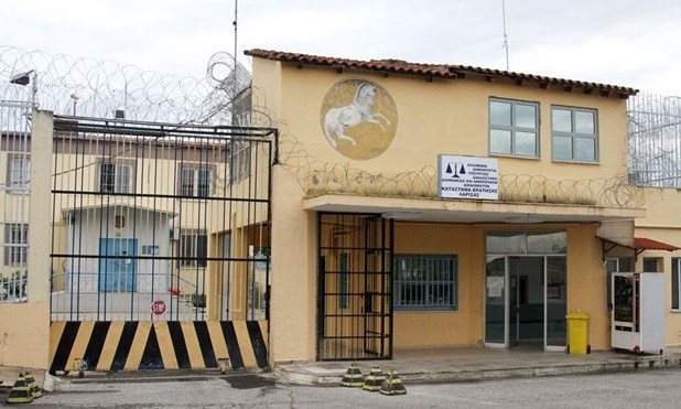 Αυτοπυρπολήθηκε κρατούμενος στις φυλακές Λάρισας - Φωτογραφία 1